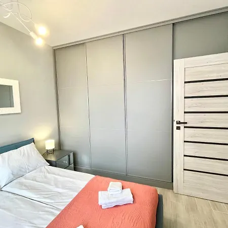 Planeta - Apartamento *